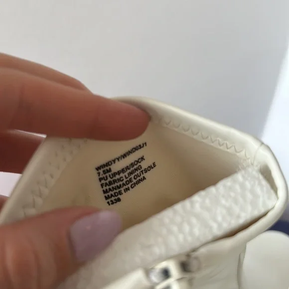 NEW IN BOX Madden Girl Windyy Booties | White | Size 7.5 - Picture 3 of 4